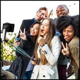 Selfiestick Gimbal LED - Zdalny Obrót Kadru | Automatyczna Stabilizacja
